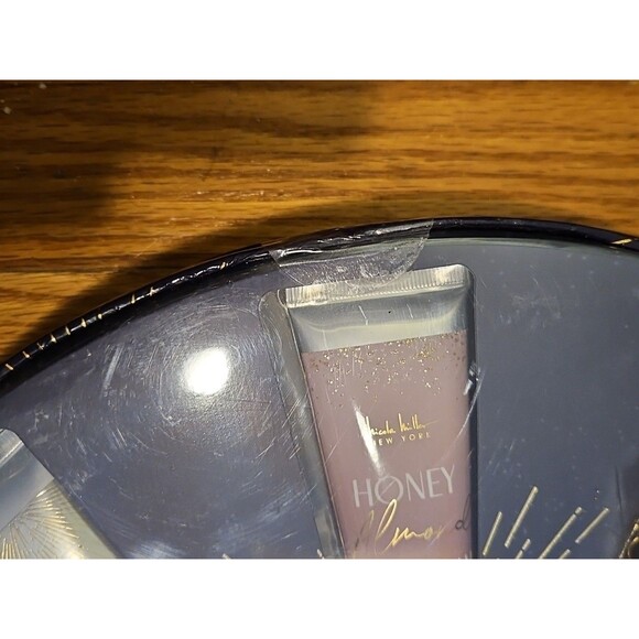 New In Sealed Box Nicole Miller New York Holiday Hand Cream Collection 10 Scents - Picture 11 of 12